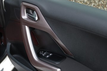 Obraz na płótnie Canvas Car door handle with adjustment knobs.