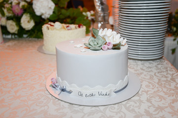 A beautiful big cake for a special event