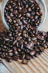 Grains de café dans un bocal en verre