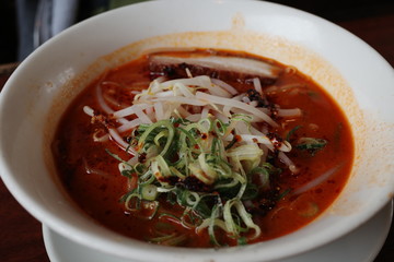 日本の辛くて美味しいラーメン