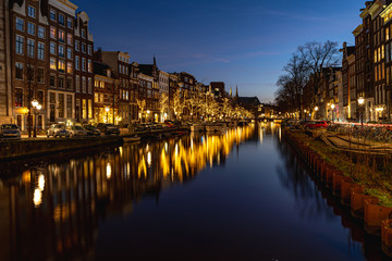 Fototapeta na wymiar Noche en Amsterdam
