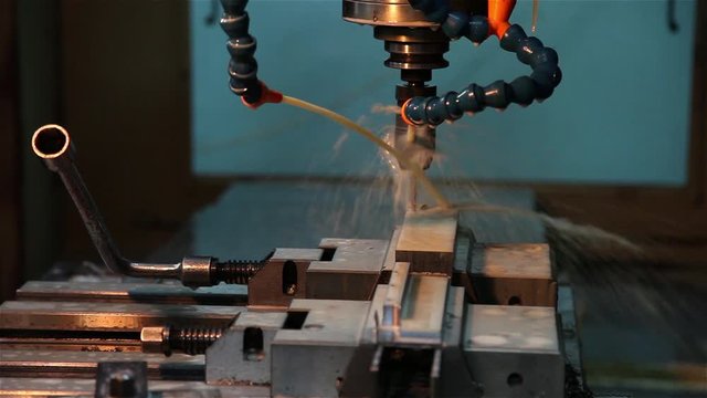 cnc robot drilling machine drilling steel being lubricated with water