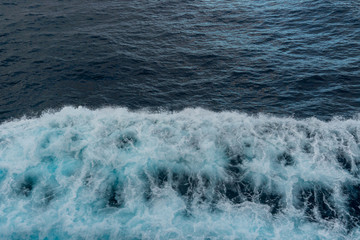Fototapeta na wymiar 船から見る引波