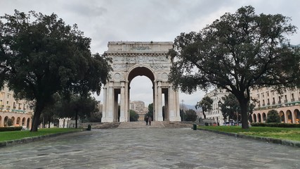 Fototapeta na wymiar the arch of triumph in Genova