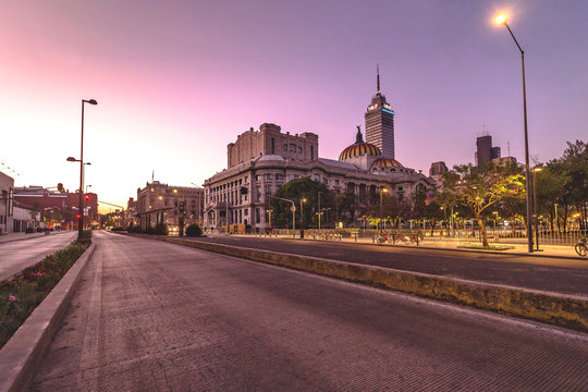 ciudad de mexico sin gente al atardecer 