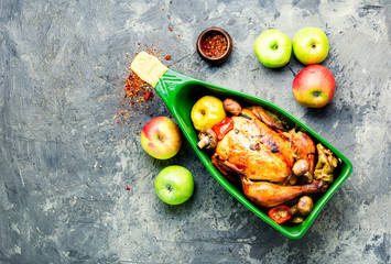 Baked chicken with apples.