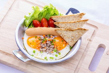 Egg fired pan with vegetable