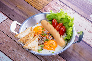 Egg fired pan with vegetable