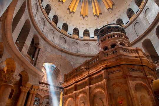 Church of the Holy Sepulcher Jerusalem holy light beam  