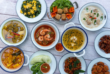 Fototapeta na wymiar Thai Food Mixed Dishes Set 