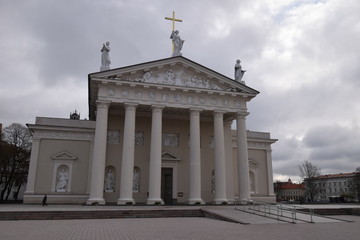 Fototapeta na wymiar Vilnius Cathedral during the day
