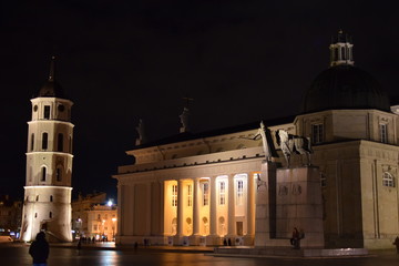 Fototapeta na wymiar Vilnius Cathedral and Courtyard at Night