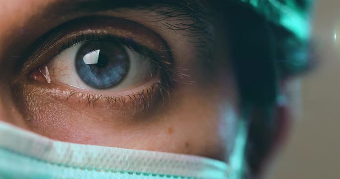 Medico ragazzo italiano con occhi azzurri