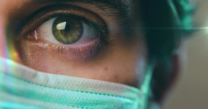Medico ragazzo italiano con occhi verdi