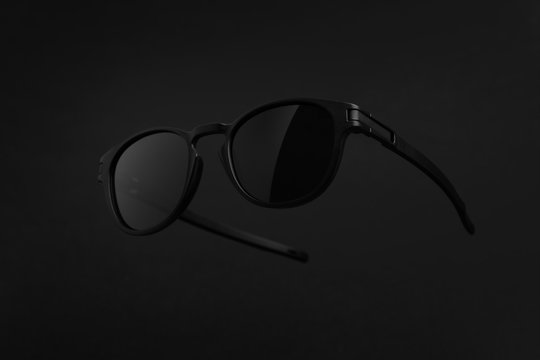 minimalistisches Produktfoto einer schwarzen Sonnenbrille vor schwarzem Hintergrund