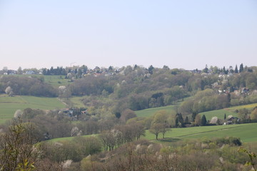Fototapeta na wymiar Blick auf Ortschaft in ländlicher Region von Solingen Gräfrath