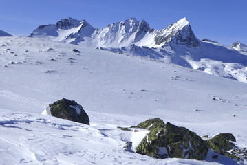Bivio, Skitour auf den Piz dal Sasc. Blick auf die Gipfel Piz Mäder, Piz Turba und Piz Forcellina. © Reinhold Einsiedler