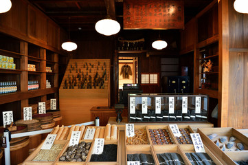 東京都三鷹にある昔の日本の乾物屋