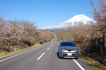 車と富士山