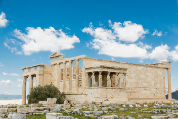 Obraz premium Detail of caryatids statues on the Parthenon on Acropolis Hill, Athens, Greece