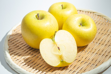 日本の黄色いリンゴ、長野県の「シナノゴールド（Shinano-gold)」