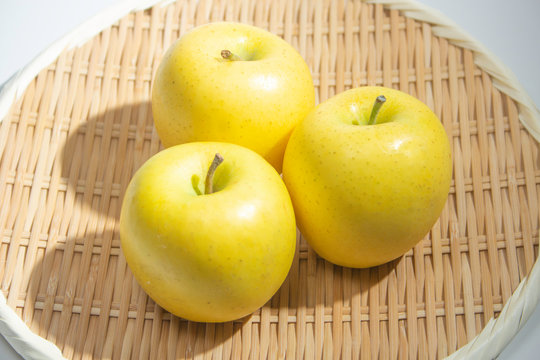 日本の黄色いリンゴ、長野県の「シナノゴールド（Shinano-gold)」