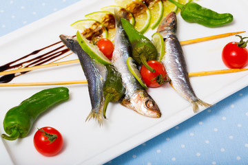 Fototapeta na wymiar Grilled sardines with fresh vegetables
