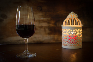 candele rosse con atmosfera romantica