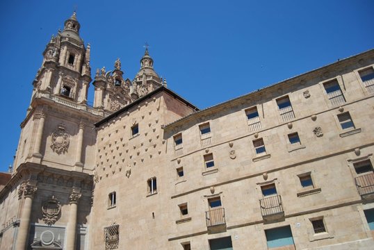 Igles&iacute;a de la Clerec&iacute;a y Casa de las Conchas, Salamanca (Espa&ntilde;a)