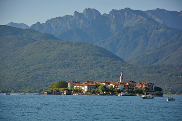 Fototapeta na wymiar isola bella lago maggiore