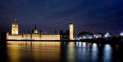 Fototapeta na wymiar Panoramic view of the Palace of Westminster and Big Ben