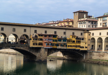 Fototapeta na wymiar Puente Vecchio por las tarde de semana