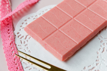 バレンタインイメージ　ピンクのチョコ