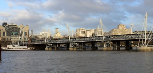 Fototapeta premium bridge over the Thames (opposite the Big Ben)