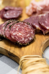 cena o pranzo con tagliere di salumi