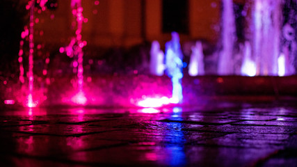 Kolorowa miejska fontanna © Mateu_K