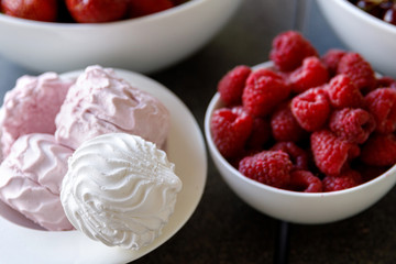 Russian murshmallows and raspberries