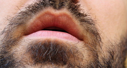 Bocca sexy di un bell'uomo