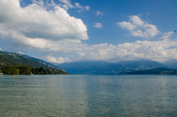 Obraz premium Mountain lake against the backdrop of the Alpine mountains