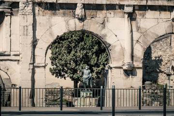 Porte Auguste à Nîmes