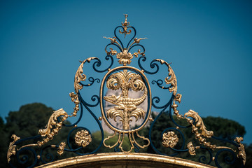 Blason de Nîmes et Tour Magne