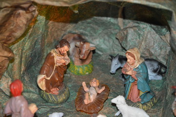 Presepe (6 gennaio 2017) COMO, LOMBARDIA, ITALIA. Natività con statuine vintage, appartenenti ad un presepe risalente agli anni cinquanta.