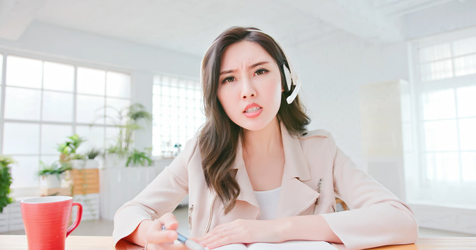 bad communication on online meeting