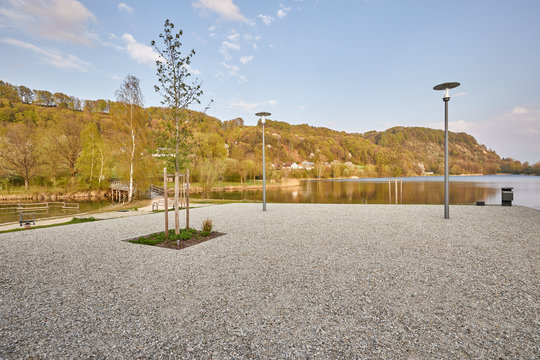 Marktler Badesee, Kiesplatz, Biergarten, Marktl, Marktl am Inn, Landkreis Alt&ouml;tting, Freizeit, Erholung, Oberbayern, Bayern, Deutschland, Natur, Wasser, See