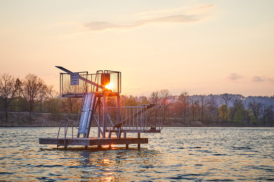 Marktler Badesee, Sprungturm, Sprunganlage, Marktl, Marktl am Inn, Landkreis Alt&ouml;tting, Freizeit, Erholung, Oberbayern, Bayern, Deutschland, Natur, Wasser, See