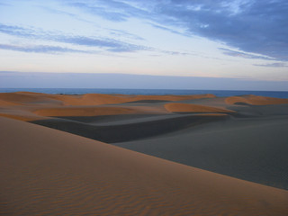 Fototapeta na wymiar Beautiful view of the dunes in Maspalomas beach during the sunset. South of Gran Canaria Island. Spain.