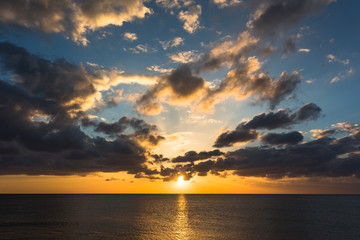 日本最南端、沖縄県波照間島・海辺の夕景