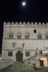 Obraz premium Night view of palazzo dei Priori historical building in Perugia, Italy
