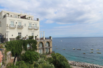Ein Blick aufs Meer von der italienischen Insel Capri