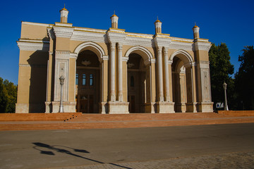 Obraz premium 1 September 2018, academic Big theatre of Uzbekistan named after Alisher Navoi theatre of Opera and ballet in Tashkent. The state academic Bolshoi theatre named after Alisher Navoi